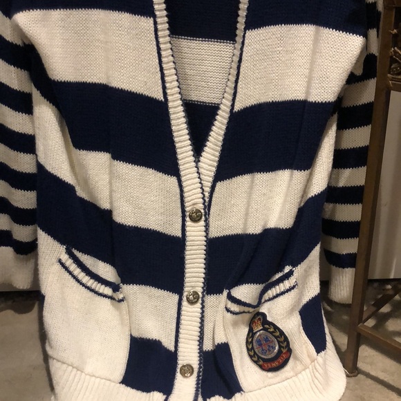 Vintage oversize sweater. Beautiful striping, 2 pockets, crest on pocket. - Picture 6 of 7